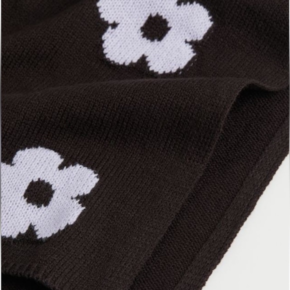 H&M Black Dress with White Floral Pattern - Picture 2 of 7